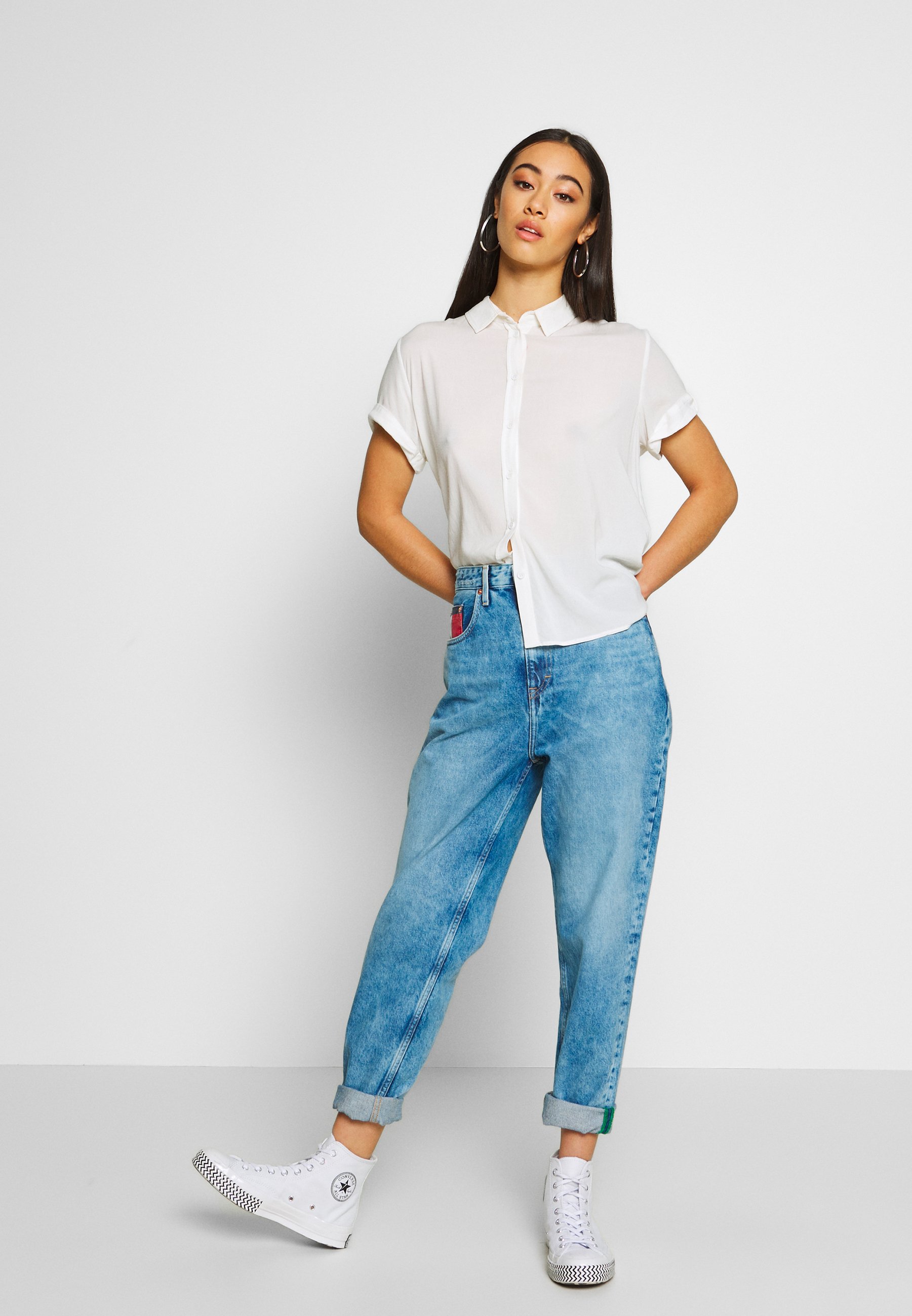 Tommy Jeans MOM JEAN - Laisvo kirpimo džinsai - save light blue  rig/šviesiai mėlyno džinso - Zalando.lt