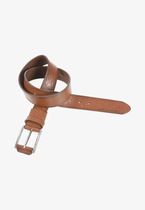 Ceinture homme en cuir marron avec boucle argentée, roulée, montrant plusieurs trous d'ajustement et le texte "CLUB of COMFORT" sur la lanière.