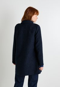 Grain de Malice TWEED BOUTONS Manteau classique marine