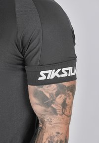 SIKSILK TECH - Marškinėliai su spaudiniu - grey