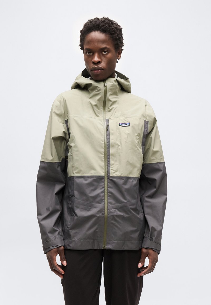 Patagonia BOULDER FORK RAIN - Hardshellová bunda - forge grey/river rock green