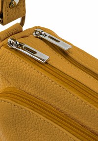 OH MY BAG ITALIEN MANHATTAN - Sac bandoulière - jaune moutarde