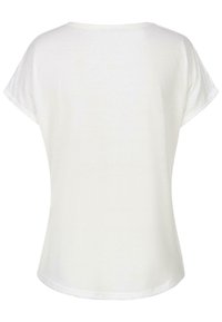 T-shirt blanc à manches courtes avec un col rond, présentant une texture lisse et un ourlet légèrement courbé à l'arrière. Design simple, sans motifs.
