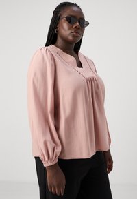 ONLY Carmakoma CARMYRNA - Blúz - silver pink