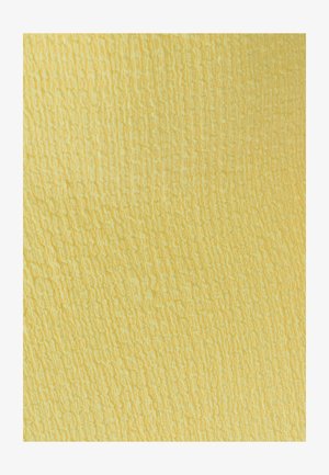 Textuurstof in een lichte gele kleur, met een golvende, diagonale patroon en een zachte, verhoogde oppervlaktextuur.