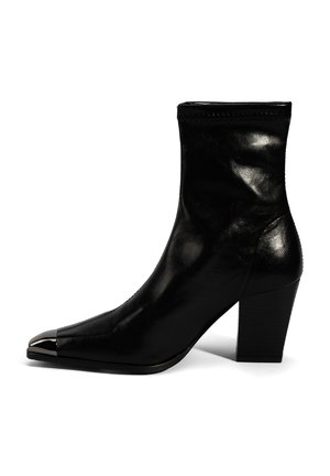 Stiefelette - black