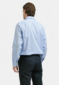 Riley ERIK REGULAR  HUNDTANDSMÖNSTRAD 
 - Skjorta - blue