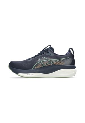 Chaussure de course noire et grise avec semelle blanche épaisse, logo latéral réfléchissant, tige en mesh et inscription « FluidSupport » sur la semelle intermédiaire.