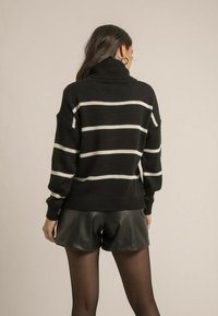 Dona x Lisa COL ROULÉ RAYURES KAVALIE - Pullover - noir
