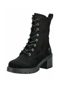 Schwarze Wildleder-Ankle Boots mit runder Spitze, Schnürung vorne, silbernen Ösen und einem Blockabsatz. Texturiertes Sohlenmaterial für Grip und Langlebigkeit.