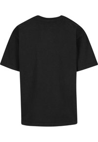 Svart kortärmad t-shirt i bomull, med rund halsringning och en enkel baksida utan synliga logotyper eller detaljer.