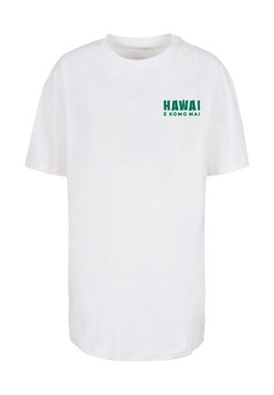 Biała bawełniana koszulka z zielonym napisem "HAWAI E KOMO MAI". Klasyczny okrągły dekolt i krótkie rękawy. Casualowy, luźny krój.