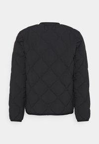 Svart vadderad pufferjacka med diamantmönster, ribbade ärmslut och rundad halsringning. Tjockt, isolerat material för värme.