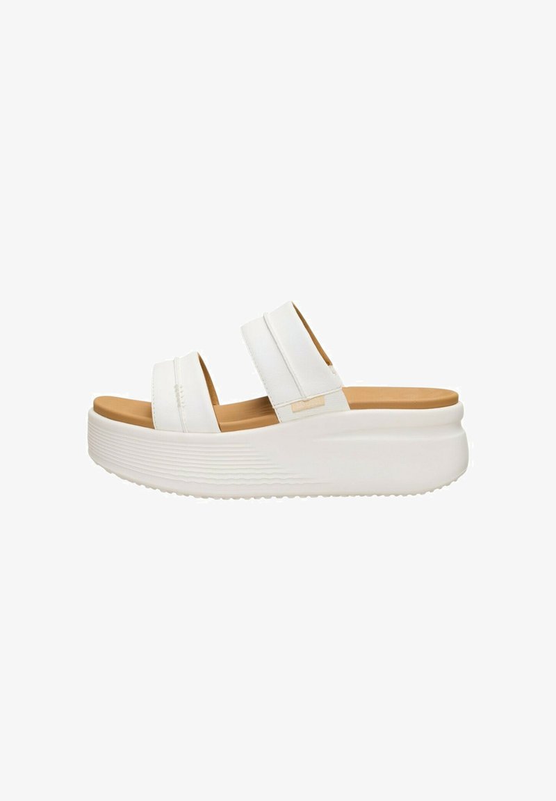 Sandale à plateforme blanche avec deux larges brides, semelle intérieure rembourrée couleur cuir clair et semelle épaisse texturée, vue de profil sur fond blanc.