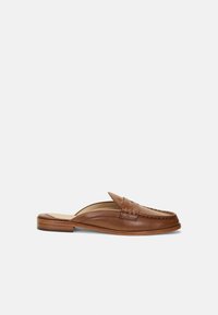 Nevybráno, deep saddle tan