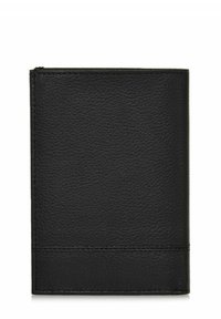 Czarny skórzany portfel o fakturowanej powierzchni, w składanym designie, z widocznym przeszyciem. Posiada poziomy szew na dole.