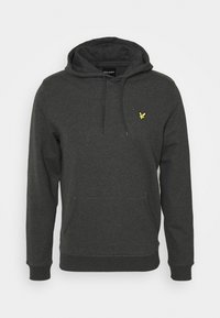 Haut à capuche gris foncé avec un cordon de serrage, poche avant et un petit logo jaune. Le tissu a l'air doux, avec une coupe standard et des poignets côtelés.