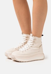 Tamaris Sneakersy wysokie