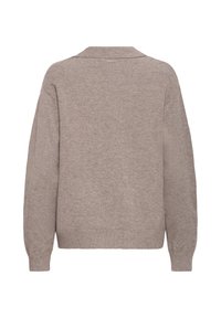 Pull beige en maille avec manches longues, poignets et ourlet côtelés, vu de dos sur fond blanc.