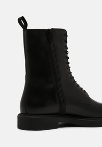 Vagabond ALEX W - Stivaletti stringati - black