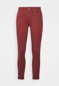 Jeans skinny de ganga vermelhos com bainha desfiada, design clássico de cinco bolsos e fecho de botão único. Feitos de um tecido em mistura de algodão elástico.