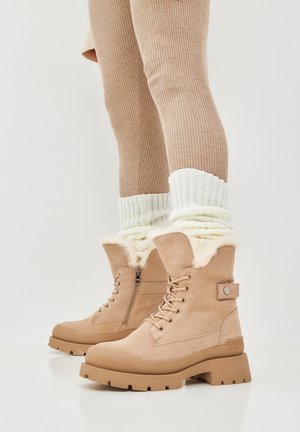 Cesare Gaspari, Bottes de neige - beige
