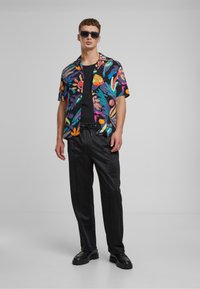 Urban Classics RESORT - Button down-skjorte - blackfruity