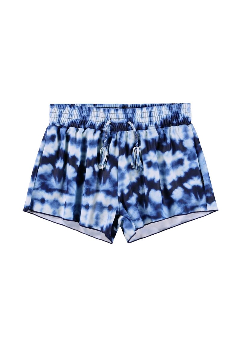 Bañador corto con estampado tie-dye en tonos azules, con cintura elástica, cierre con cordón y textura suave. Presenta patrones en diferentes tonalidades de azul.