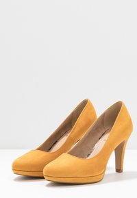 s.Oliver Escarpins à talons hauts - yellow