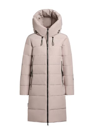 Abrigo acolchado de color rosa claro con cuello alto, cremallera delantera completa y capucha con cordón. Presenta paneles acolchados horizontales y bolsillos laterales.