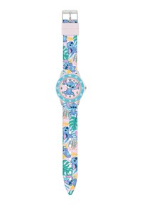Orologio da polso con cinturino in silicone blu e rosa a motivi che presenta personaggi dei cartoni animati e fogliame tropicale, cassa in metallo argentato e quadrante rosa chiaro.