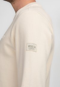 Thumbnail Image 5