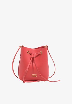 BIMBA Y LOLA, BIMBA Y LOLA BOLSO CHIHUAHUA BUCKET MINI ROJO AMAPOLA - Umhängetasche - rojo amapola
