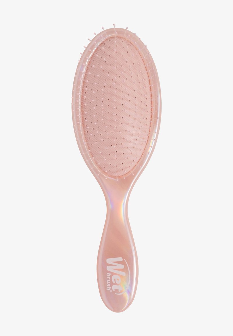 Roze ovale haarborstel met een doorzichtige handgreep, flexibele haren en een gestructureerd oppervlak. Voorzien van het "Wet Brush"-logo in het wit.