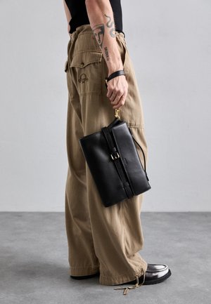 Poradie 9: MOSCHINO - BORSA - Kabelka