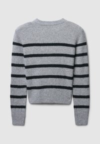 Grauer Pullover mit navyblauen Streifen, geripptem Saum und Bündchen, Rundhals und einem weichen, strukturierten Stoff. Kurzes, cropped Design mit langen Ärmeln.