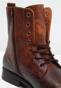 Zign Šněrovací kotníkové boty - cognac