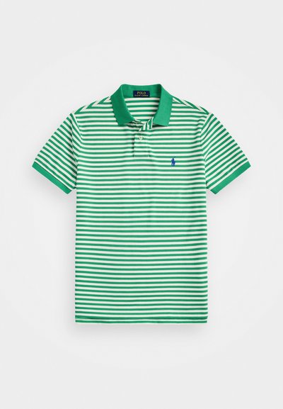 Πράσινο και λευκό ριγέ polo μπλουζάκι από βαμβάκι, με γιακά και μπλε κεντητό λογότυπο στο στήθος. Κοντά μανίκια.