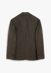 Blazer de patrón houndstooth en tonos marrón y negro visto desde la parte de atrás, con detalles de botones en las mangas.