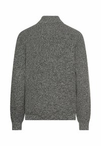 Grå strikket sweater med høj krave, lange ærmer og et tekstureret plettet mønster, vist bagfra.