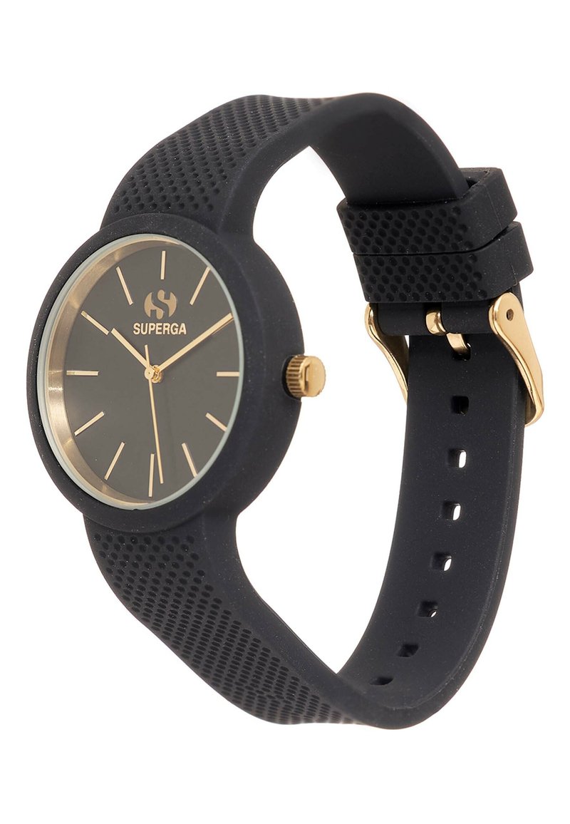 Reloj de silicona negro con esfera redonda, marcadores de hora dorados y corona redonda. Correa texturizada con perforaciones y cierre dorado ajustable.