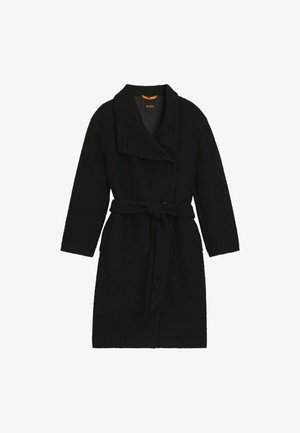 Sort uldblandings indpakningsfrakke med bred krave, forlommer og bælte; har en struktureret overflade og lange ærmer.