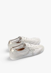 Scalpers Zapatillas - off white