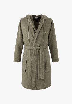 Peignoir à capuche vert olive avec manches longues, poches avant, ceinture à la taille et cordons de serrage, fabriqué en tissu polaire doux.