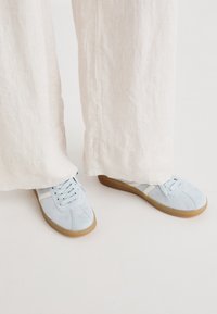 Matalavartiset tennarit - sky blue