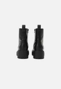 Bullboxer Botines con plataforma - black