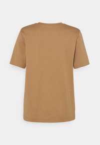 T-shirt marron uni à manches courtes avec col rond, vu de dos sur fond blanc.