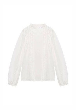 Blouse blanche à manches longues avec un col volanté, délicate dentelle le long des côtés et manches doucement froncées pour un supplément de texture.