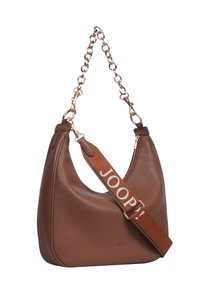 Borsa hobo in pelle marrone con una forma curvata, manico in catena dorata e una tracolla removibile con "JOOP!" in dettagli bianchi e verdi.