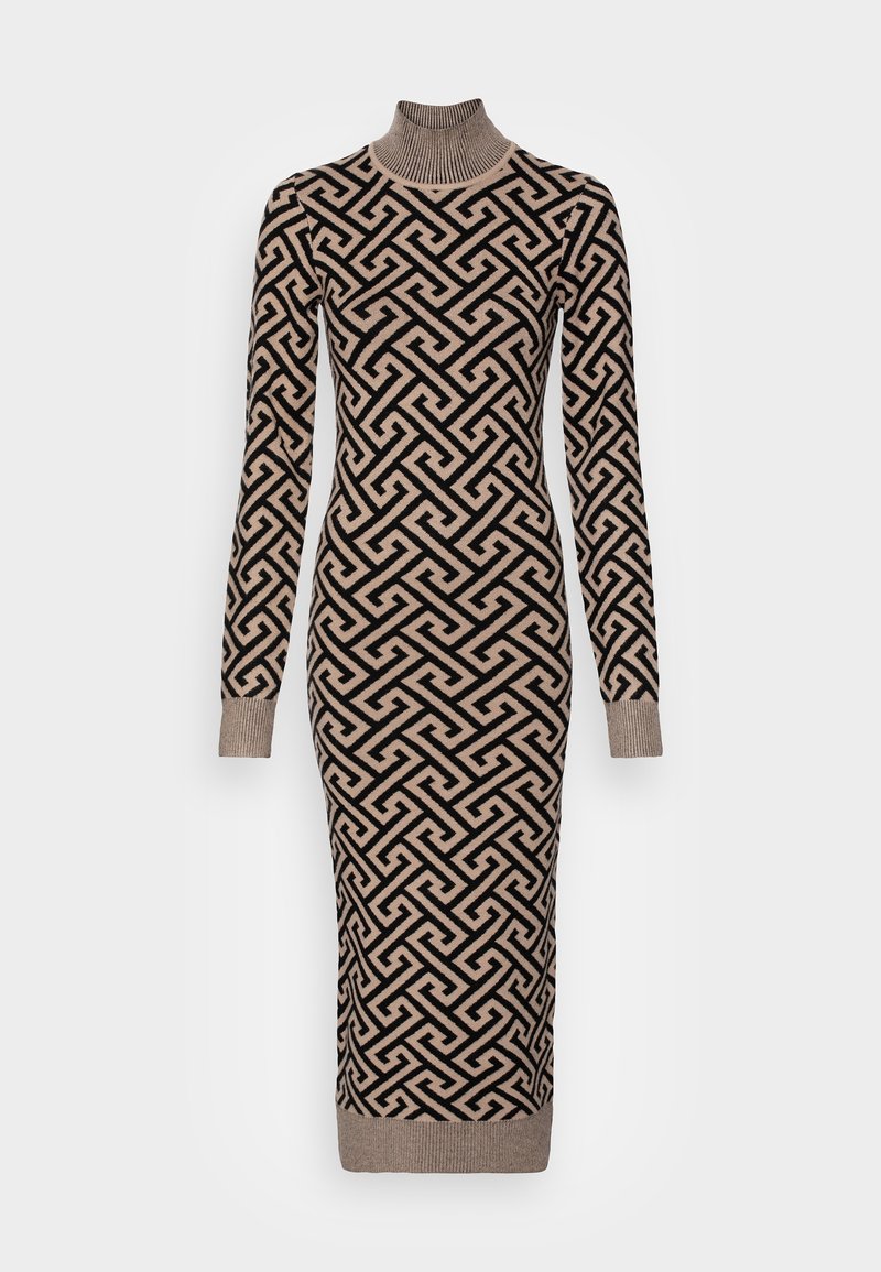Robe en maille à manches longues beige et noire à motif géométrique, col roulé avec poignets et ourlet côtelés, longueur genou et silhouette ajustée.